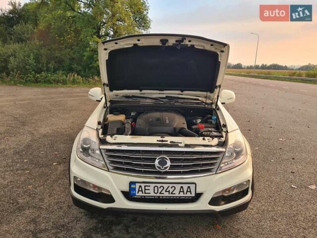 Білий Cанг Йонг Rexton, об'ємом двигуна 2.7 л та пробігом 255 тис. км за 9955 $, фото 8 на Automoto.ua