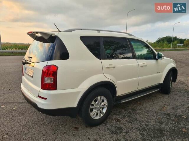 Білий Cанг Йонг Rexton, об'ємом двигуна 2.7 л та пробігом 255 тис. км за 9955 $, фото 25 на Automoto.ua