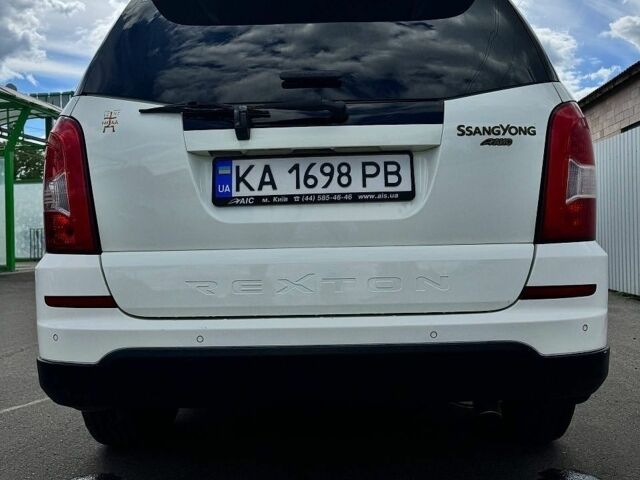 Білий Cанг Йонг Rexton, об'ємом двигуна 2.7 л та пробігом 166 тис. км за 13536 $, фото 3 на Automoto.ua