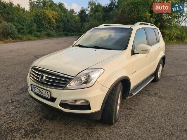 Білий Cанг Йонг Rexton, об'ємом двигуна 2.7 л та пробігом 255 тис. км за 9955 $, фото 29 на Automoto.ua
