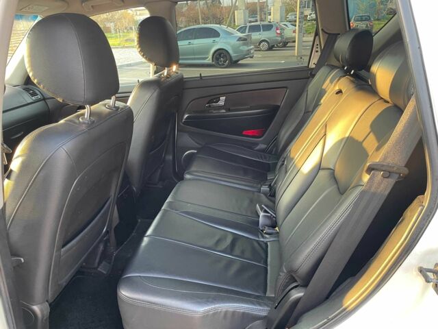 Белый Cанг Йонг Рекстон, объемом двигателя 2.7 л и пробегом 162 тыс. км за 12500 $, фото 13 на Automoto.ua