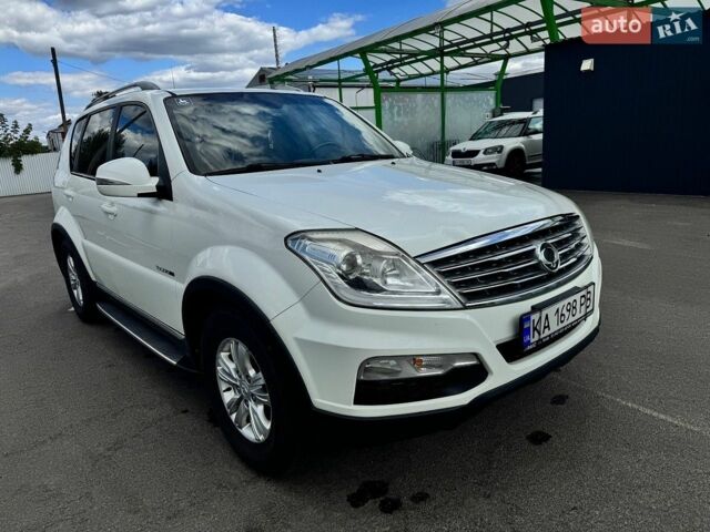 Білий Cанг Йонг Rexton, об'ємом двигуна 2.7 л та пробігом 166 тис. км за 13536 $, фото 8 на Automoto.ua