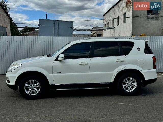 Білий Cанг Йонг Rexton, об'ємом двигуна 2.7 л та пробігом 166 тис. км за 13536 $, фото 5 на Automoto.ua