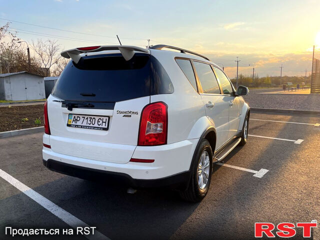 Білий Cанг Йонг Rexton, об'ємом двигуна 2.7 л та пробігом 162 тис. км за 12500 $, фото 1 на Automoto.ua