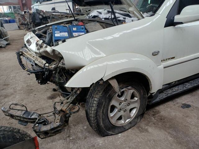 Білий Cанг Йонг Rexton, об'ємом двигуна 2.7 л та пробігом 240 тис. км за 2491 $, фото 1 на Automoto.ua