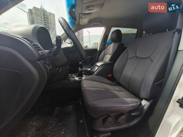 Білий Cанг Йонг Rexton, об'ємом двигуна 2.7 л та пробігом 147 тис. км за 10500 $, фото 7 на Automoto.ua