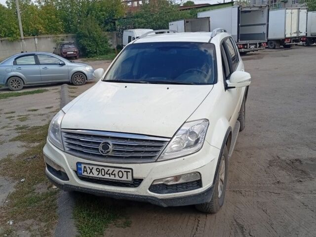 Белый Cанг Йонг Рекстон, объемом двигателя 2.7 л и пробегом 200 тыс. км за 10500 $, фото 1 на Automoto.ua