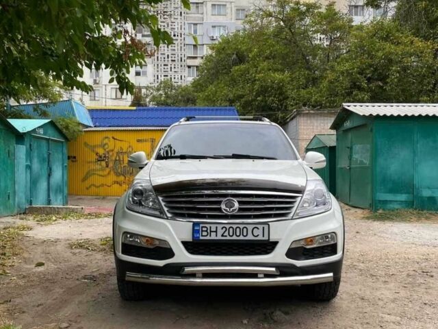 Білий Cанг Йонг Rexton, об'ємом двигуна 2.7 л та пробігом 170 тис. км за 12299 $, фото 1 на Automoto.ua