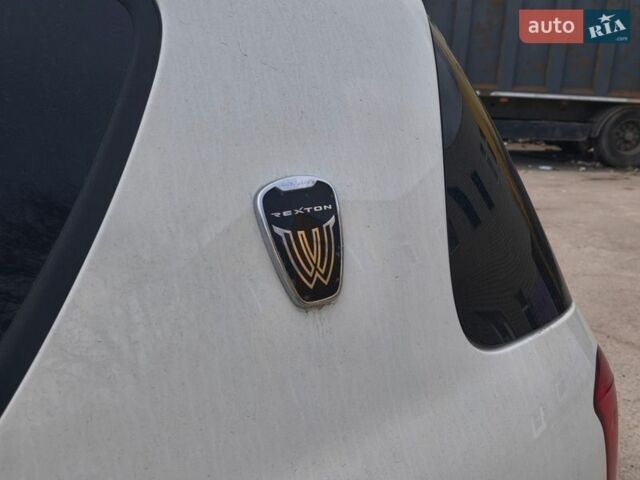 Білий Cанг Йонг Rexton, об'ємом двигуна 2.7 л та пробігом 147 тис. км за 10500 $, фото 4 на Automoto.ua