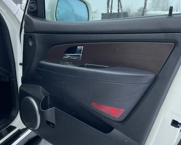 Белый Cанг Йонг Рекстон, объемом двигателя 2.7 л и пробегом 235 тыс. км за 11000 $, фото 15 на Automoto.ua