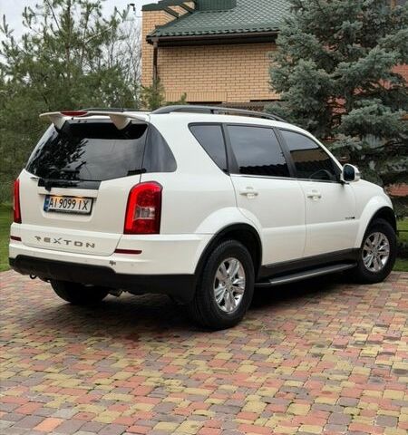 Белый Cанг Йонг Рекстон, объемом двигателя 2.7 л и пробегом 167 тыс. км за 12500 $, фото 3 на Automoto.ua