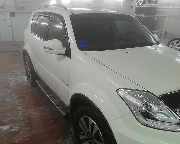 Білий Cанг Йонг Rexton, об'ємом двигуна 2.7 л та пробігом 138 тис. км за 14200 $, фото 1 на Automoto.ua