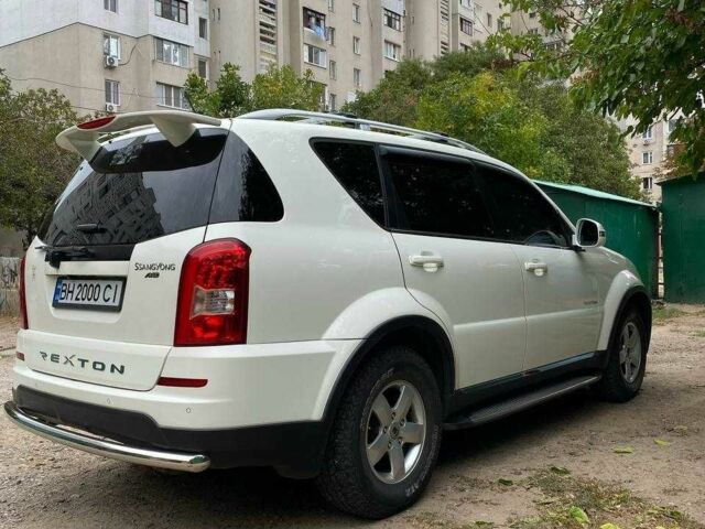Білий Cанг Йонг Rexton, об'ємом двигуна 2.7 л та пробігом 170 тис. км за 12299 $, фото 4 на Automoto.ua