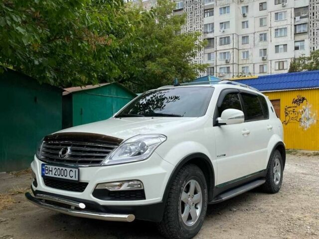 Білий Cанг Йонг Rexton, об'ємом двигуна 2.7 л та пробігом 170 тис. км за 12299 $, фото 6 на Automoto.ua