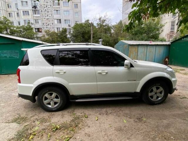 Білий Cанг Йонг Rexton, об'ємом двигуна 2.7 л та пробігом 170 тис. км за 12299 $, фото 3 на Automoto.ua