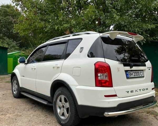 Белый Cанг Йонг Рекстон, объемом двигателя 2.7 л и пробегом 170 тыс. км за 12299 $, фото 6 на Automoto.ua
