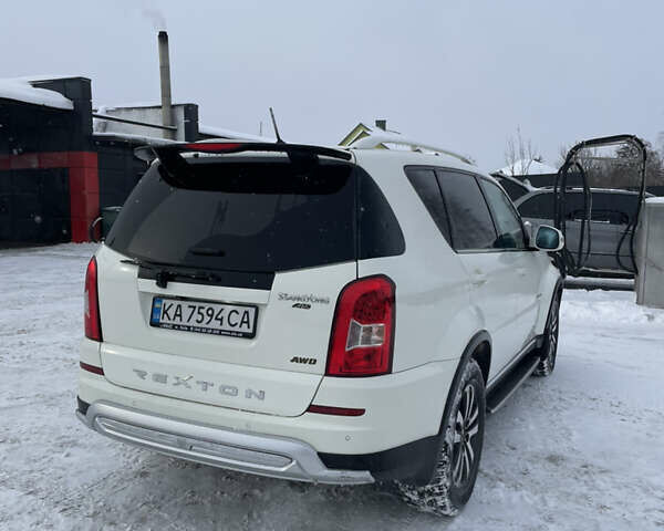 Белый Cанг Йонг Рекстон, объемом двигателя 2.7 л и пробегом 235 тыс. км за 11000 $, фото 12 на Automoto.ua