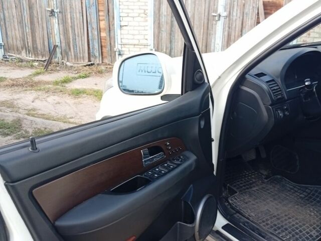 Белый Cанг Йонг Рекстон, объемом двигателя 2.7 л и пробегом 200 тыс. км за 10500 $, фото 4 на Automoto.ua