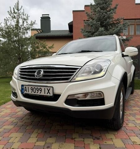 Белый Cанг Йонг Рекстон, объемом двигателя 2.7 л и пробегом 167 тыс. км за 12500 $, фото 10 на Automoto.ua