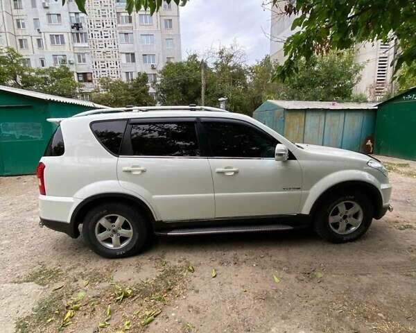 Белый Cанг Йонг Рекстон, объемом двигателя 2.7 л и пробегом 170 тыс. км за 12299 $, фото 2 на Automoto.ua