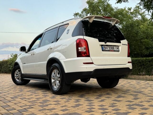Білий Cанг Йонг Rexton, об'ємом двигуна 2.7 л та пробігом 115 тис. км за 12300 $, фото 10 на Automoto.ua