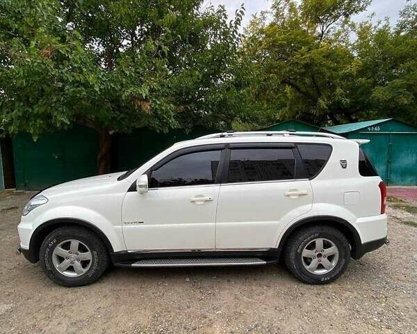 Белый Cанг Йонг Рекстон, объемом двигателя 2.7 л и пробегом 170 тыс. км за 12299 $, фото 8 на Automoto.ua