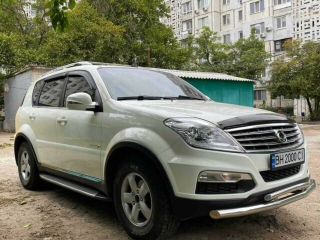 Білий Cанг Йонг Rexton, об'ємом двигуна 2.7 л та пробігом 170 тис. км за 12299 $, фото 5 на Automoto.ua