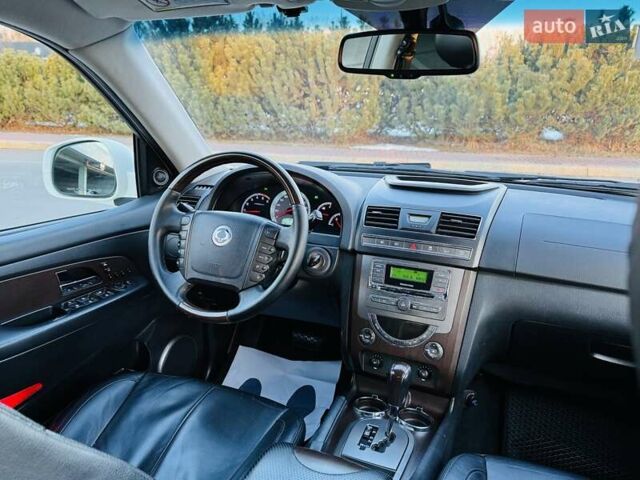Белый Cанг Йонг Рекстон, объемом двигателя 2.7 л и пробегом 175 тыс. км за 11100 $, фото 104 на Automoto.ua