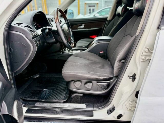 Белый Cанг Йонг Рекстон, объемом двигателя 2 л и пробегом 253 тыс. км за 10000 $, фото 5 на Automoto.ua