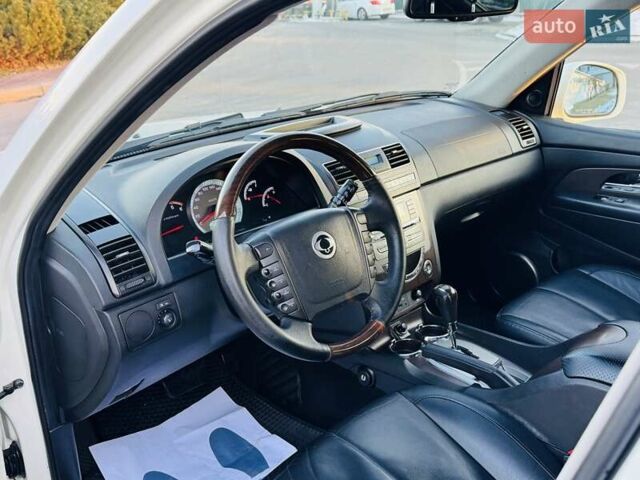 Белый Cанг Йонг Рекстон, объемом двигателя 2.7 л и пробегом 175 тыс. км за 11100 $, фото 73 на Automoto.ua