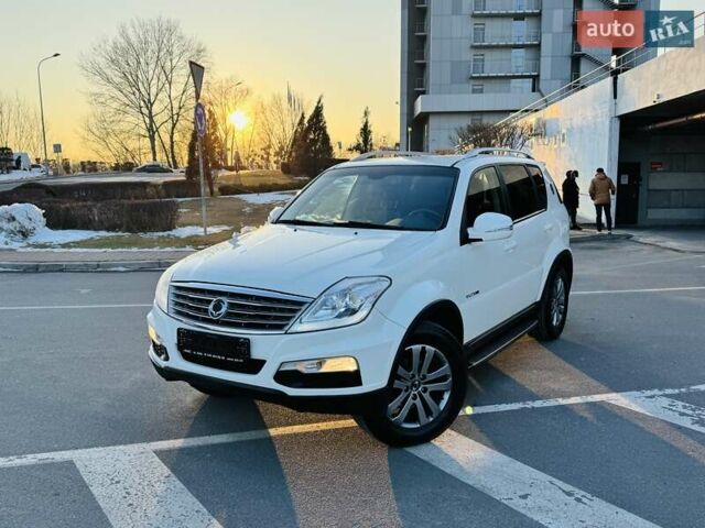 Белый Cанг Йонг Рекстон, объемом двигателя 2.7 л и пробегом 175 тыс. км за 11100 $, фото 5 на Automoto.ua