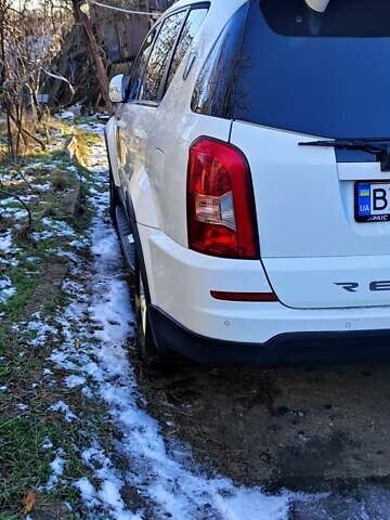 Белый Cанг Йонг Рекстон, объемом двигателя 2 л и пробегом 135 тыс. км за 13500 $, фото 17 на Automoto.ua