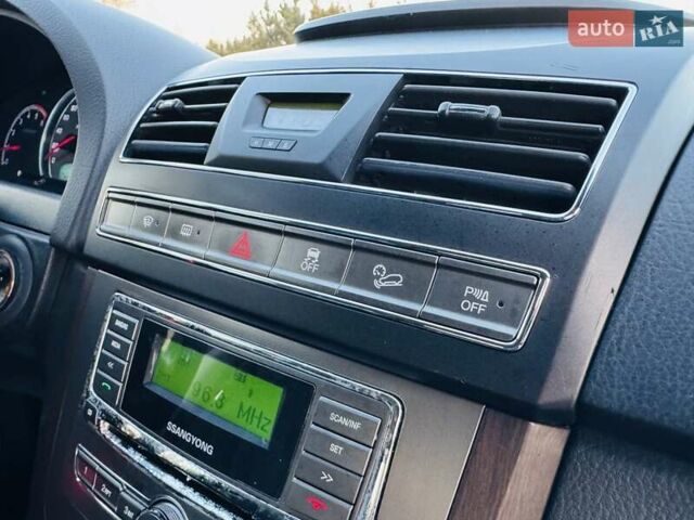 Белый Cанг Йонг Рекстон, объемом двигателя 2.7 л и пробегом 175 тыс. км за 11100 $, фото 112 на Automoto.ua