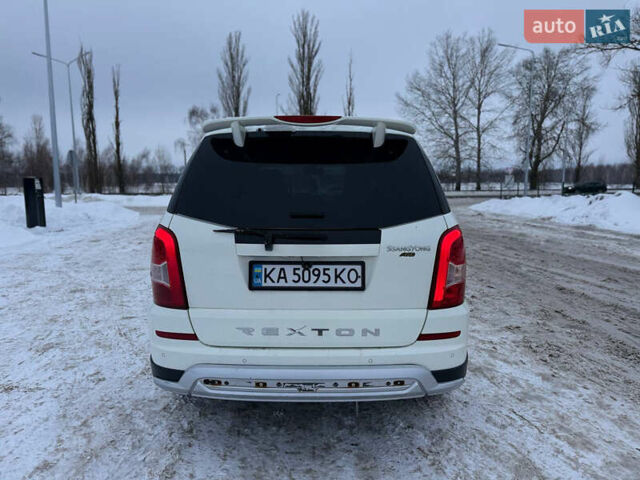 Белый Cанг Йонг Рекстон, объемом двигателя 2 л и пробегом 253 тыс. км за 10300 $, фото 5 на Automoto.ua