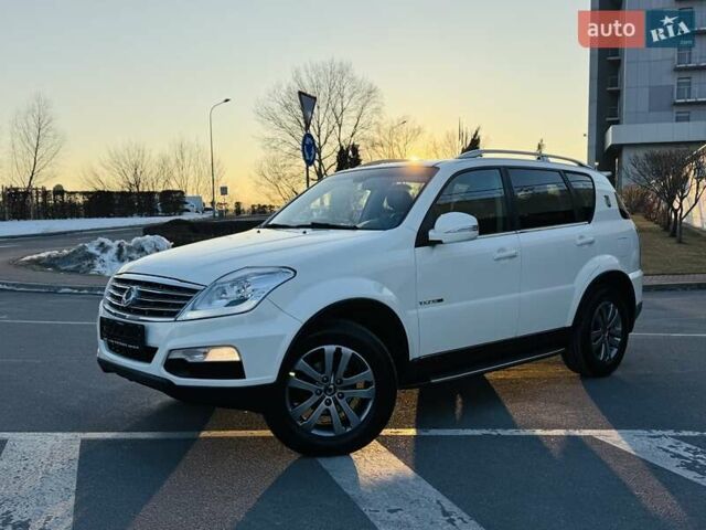 Белый Cанг Йонг Рекстон, объемом двигателя 2.7 л и пробегом 175 тыс. км за 11100 $, фото 6 на Automoto.ua