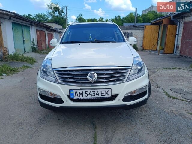 Білий Cанг Йонг Rexton, об'ємом двигуна 2 л та пробігом 232 тис. км за 10299 $, фото 4 на Automoto.ua