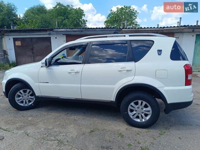 Білий Cанг Йонг Rexton, об'ємом двигуна 2 л та пробігом 232 тис. км за 10299 $, фото 8 на Automoto.ua