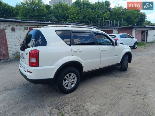 Білий Cанг Йонг Rexton, об'ємом двигуна 2 л та пробігом 232 тис. км за 10299 $, фото 5 на Automoto.ua