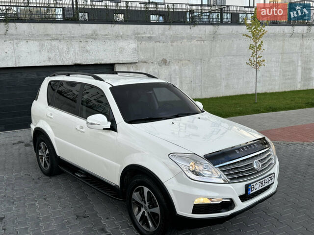 Білий Cанг Йонг Rexton, об'ємом двигуна 2.16 л та пробігом 100 тис. км за 17500 $, фото 44 на Automoto.ua