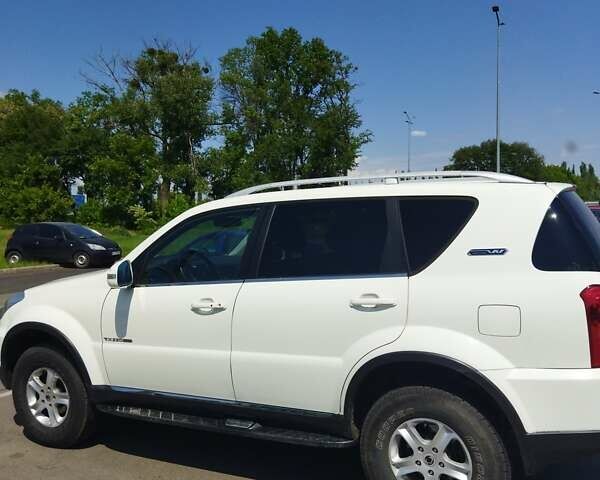 Белый Cанг Йонг Рекстон, объемом двигателя 2.2 л и пробегом 154 тыс. км за 14999 $, фото 22 на Automoto.ua