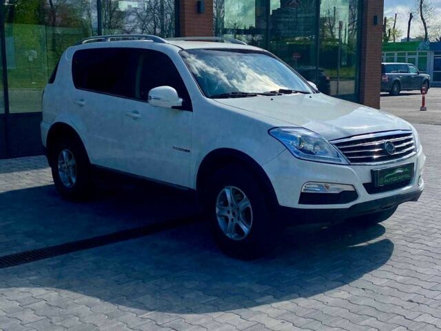 Білий Cанг Йонг Rexton, об'ємом двигуна 2.2 л та пробігом 156 тис. км за 14490 $, фото 3 на Automoto.ua