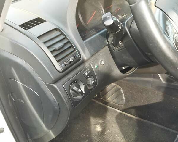 Белый Cанг Йонг Рекстон, объемом двигателя 2.2 л и пробегом 154 тыс. км за 14999 $, фото 16 на Automoto.ua