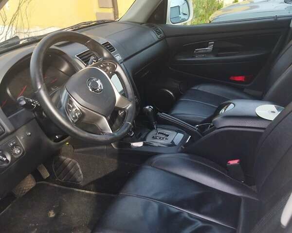 Белый Cанг Йонг Рекстон, объемом двигателя 2.2 л и пробегом 154 тыс. км за 14999 $, фото 14 на Automoto.ua