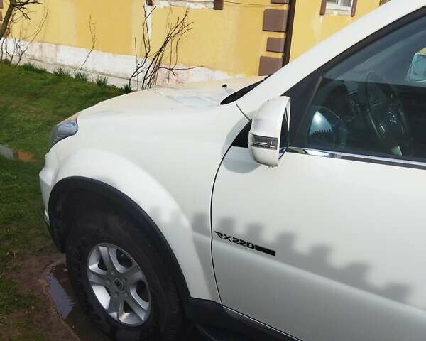 Белый Cанг Йонг Рекстон, объемом двигателя 2.2 л и пробегом 130 тыс. км за 14000 $, фото 17 на Automoto.ua