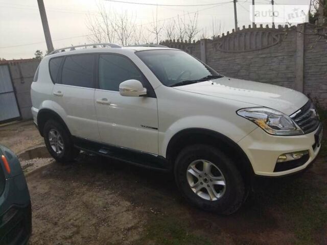 Белый Cанг Йонг Рекстон, объемом двигателя 2.2 л и пробегом 154 тыс. км за 14999 $, фото 1 на Automoto.ua