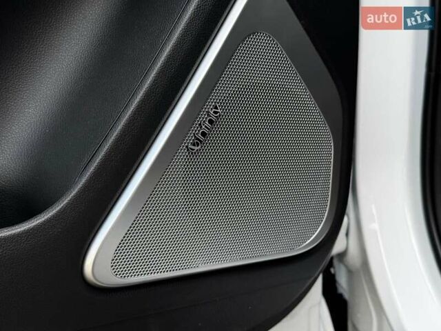 Білий Cанг Йонг Rexton, об'ємом двигуна 2.2 л та пробігом 13 тис. км за 46290 $, фото 18 на Automoto.ua