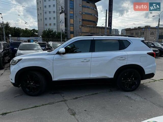 Білий Cанг Йонг Rexton, об'ємом двигуна 2.2 л та пробігом 13 тис. км за 46290 $, фото 1 на Automoto.ua