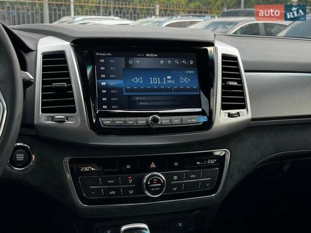 Білий Cанг Йонг Rexton, об'ємом двигуна 2.2 л та пробігом 13 тис. км за 46290 $, фото 48 на Automoto.ua