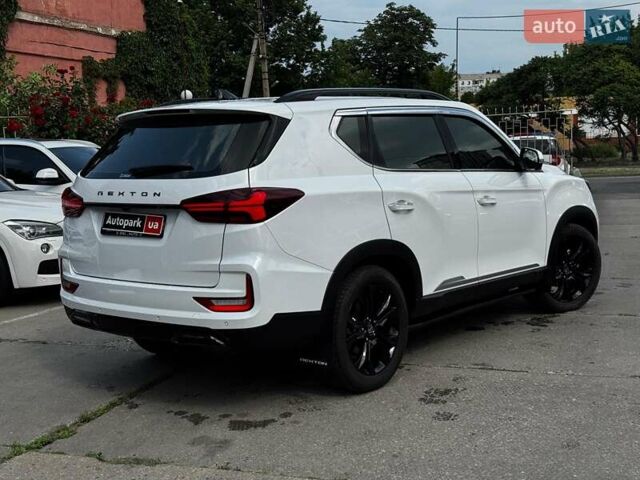 Білий Cанг Йонг Rexton, об'ємом двигуна 2.2 л та пробігом 13 тис. км за 46290 $, фото 6 на Automoto.ua