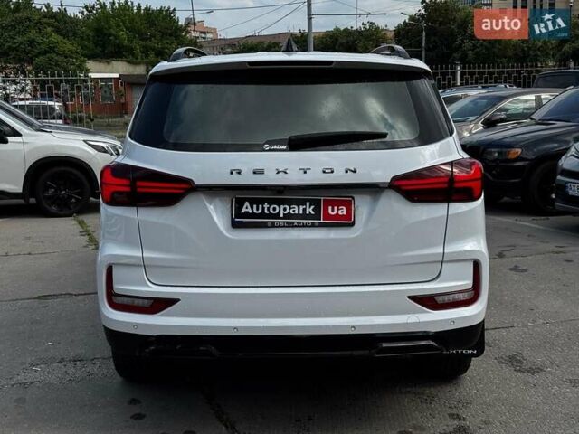 Білий Cанг Йонг Rexton, об'ємом двигуна 2.2 л та пробігом 13 тис. км за 46290 $, фото 4 на Automoto.ua